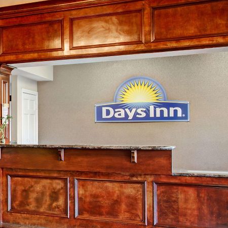 Days Inn & Suites By Wyndham Houston North - Спринг Екстериор снимка