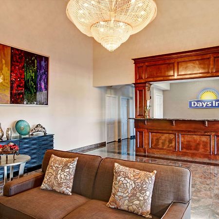 Days Inn & Suites By Wyndham Houston North - Спринг Екстериор снимка
