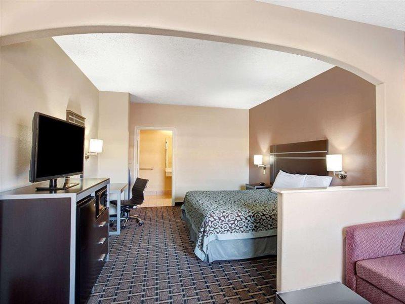 Days Inn & Suites By Wyndham Houston North - Спринг Екстериор снимка