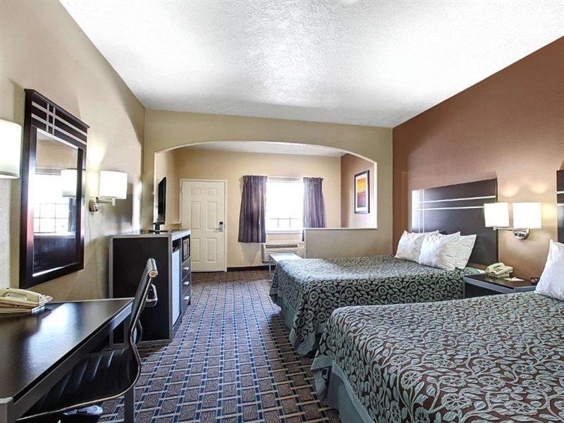 Days Inn & Suites By Wyndham Houston North - Спринг Екстериор снимка