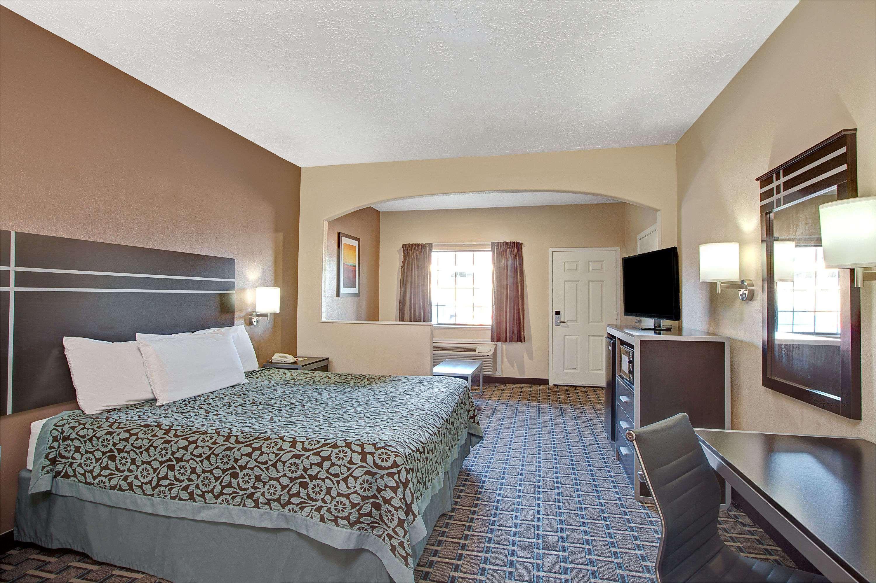 Days Inn & Suites By Wyndham Houston North - Спринг Екстериор снимка