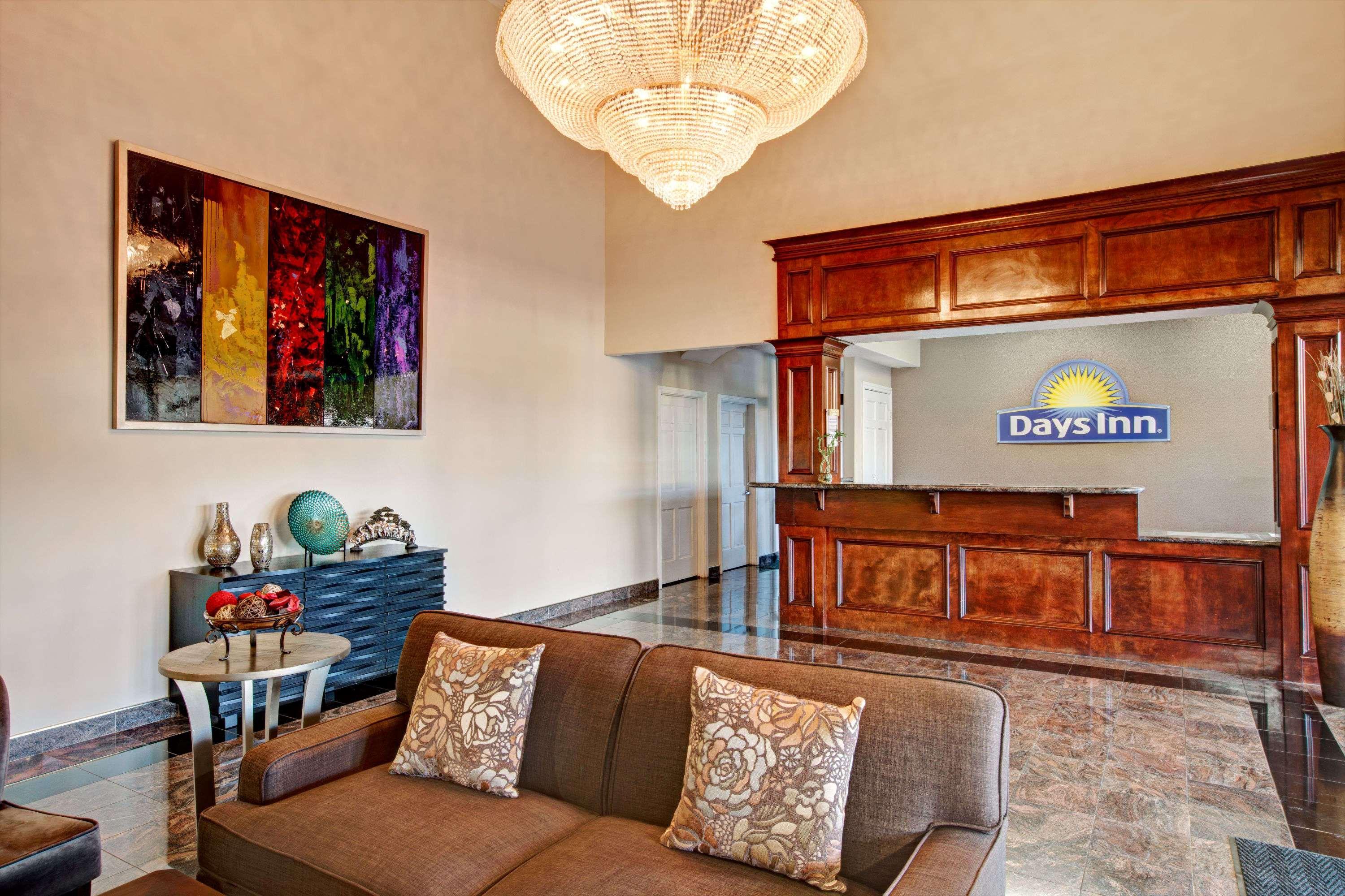 Days Inn & Suites By Wyndham Houston North - Спринг Екстериор снимка