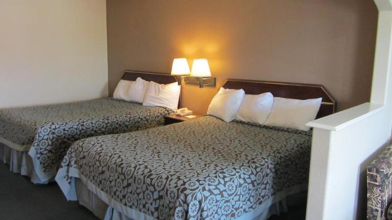 Days Inn & Suites By Wyndham Houston North - Спринг Екстериор снимка