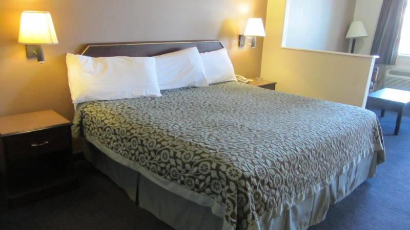 Days Inn & Suites By Wyndham Houston North - Спринг Екстериор снимка